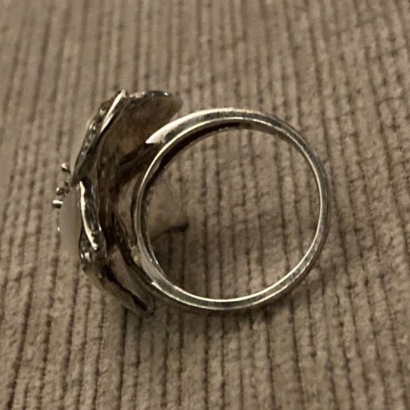 Flower Ring with Stones and Crystals - Picture 3 of 6